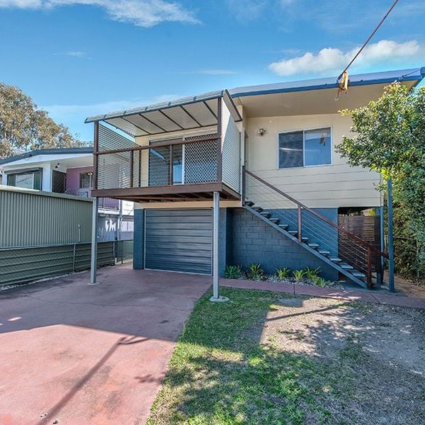 3 BEDROOM FAMILY HOME - Photo 1
