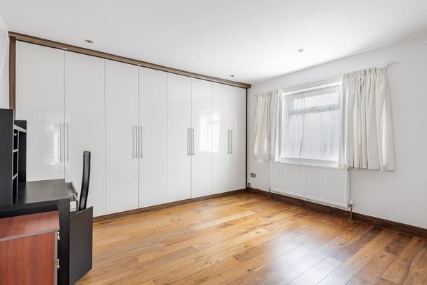 Northiam, London, N12 - Photo 1