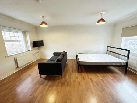 1 bedroom in a house share to rent - Photo 3