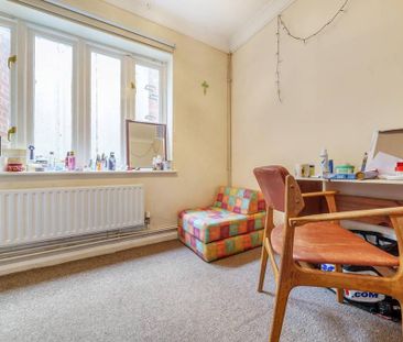 5 bedroom end of terrace house to rent - Photo 3