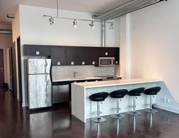 970 sq ft 1 bed loft with 11.5 foot ceilings with parking and locker at Toy Factory Lofts in Liberty Village available now — 707 - Photo 1