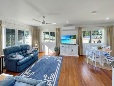 Spacious Family Living in the Heart of Woombye - Photo 2