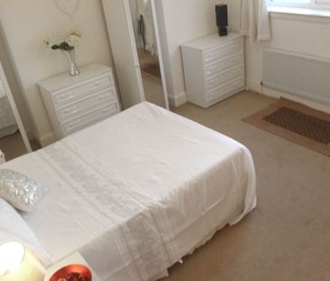 **STYLISH** Spacious, FULLY FURNISHED 1 Bedroom Apartment *Private Parking* Close to City Centre, HOSPITALS & UNIVERSITIES. STUDENTS** - Photo 6