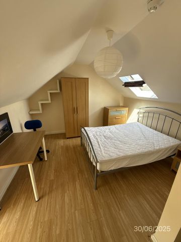 4 bedroom terraced house to rent - Photo 3