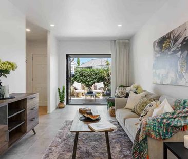 Four-Level End Terrace, Double Garage, City Vi... - Photo 3