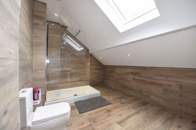 2 bedroom Flat in Wood Lane, Leeds - Photo 2