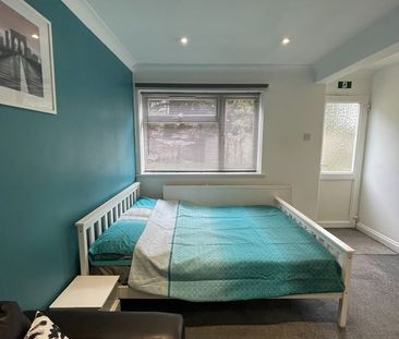 Studio Flat, Chertsey Close, LU2 - Photo 1