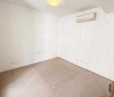 Modern One Bedroom Apartment with Spectacular City & Water Views - Photo 3