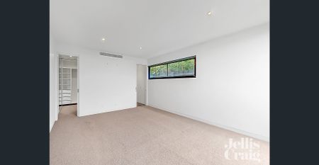 Stunning Modern Luxury Townhouse in Prime Hawthorn East - Photo 2