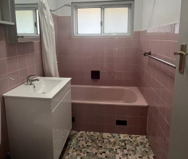 Top-floor 2-bed apartment with balcony & garage in Allawah – bright... - Photo 6