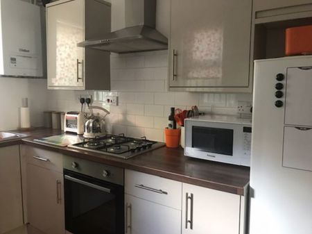 2 bed Mid Terraced House for Rent - Photo 3