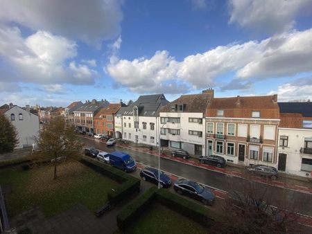 GERENOVEEERD Appartement 3e verdiep in hartje Sint-Kruis met autostandplaats - Foto 2