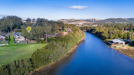 Gorgeous 3 Bedroom Cottage With Spectacular Views - UTILITES INCLUDED - Photo 5