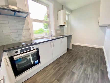 Scar Lane, Huddersfield £750 pcm ⓘ The monthly or weekly payment required by the landlord. Read our glossary page , 3 bedrooms, house - mid terrace, to let * Tenant info - Photo 3