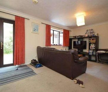 Bedroom Property In Godalming, GU7 - Photo 3