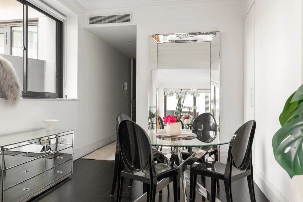 Sleek urban living in Potts Point's acclaimed `The Hampton' - Photo 1