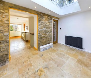 2 bedroom semi-detached house to rent - Photo 2
