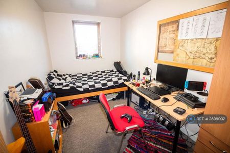 4 bedroom flat to rent - Photo 5