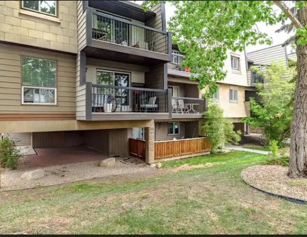 Bright 2 Bedroom Condo in Parkview Terrace – Steps from Stanley Park! | 60 38a Ave SW, Calgary - Photo 1