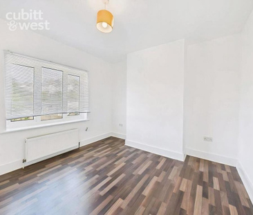 4 bedroom semi-detached house to rent - Photo 2