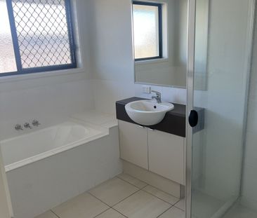 MODERN HOME NESTLED IN A QUIET SPOT AT THE END OF A CUL DE SAC - Photo 1