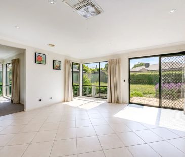 Stylish Living in a Quiet Strathfieldsaye Court - Photo 4