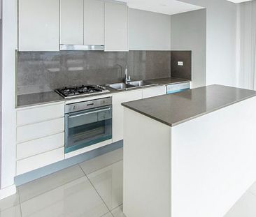 Modern 2 Bedrooms Apartment in Parramatta CBD - Photo 3