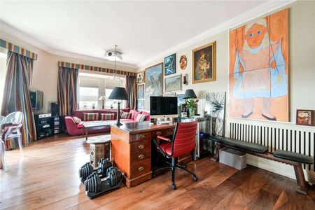 A spacious two bedroom, two bathroom penthouse conversion apartment in the City of London opposite the Tower of London, The Thames and Tower Bridge. - Photo 3