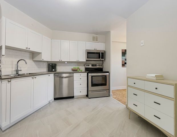 Richview Villa | 500 Scarlett Road, Toronto - Photo 1