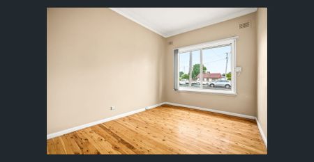 Spacious 3-Bedroom Home in a Prime Location - Photo 2