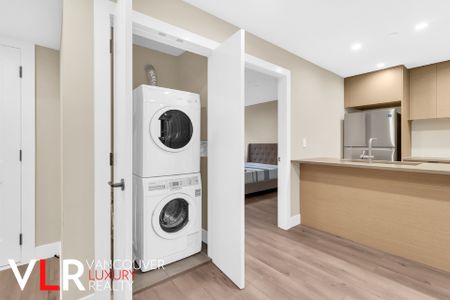 House in West Vancouver, BC - Photo 2