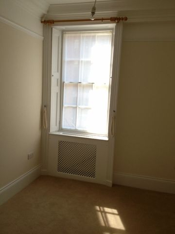 Two Bedroom Apartment for Rent on Crouch Street, Colchester - Photo 2