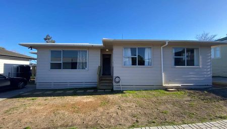 Cosy 3 bedroom home for rent in Manurewa - Photo 3