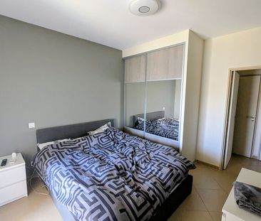 AIX LA DURANNE APPARTEMENT T2 MEUBLE TERRASSE ET GARAGE, - Photo 2