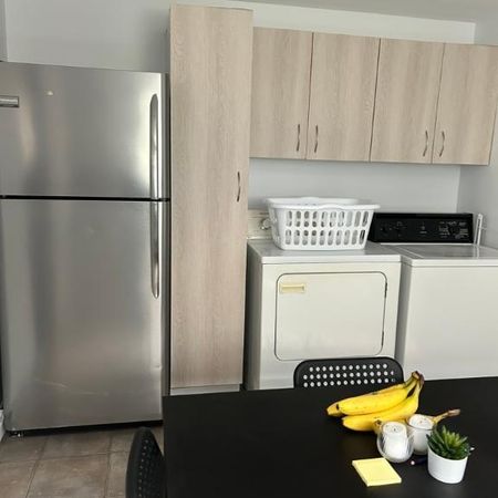 beau logement 3 1/2 dans demi sous-sol d'une résidence privée - Photo 4