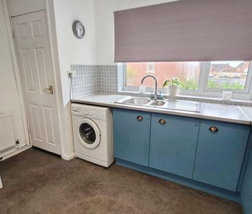 2 bedroom Flat To Let Total Size: 700 SQ FT - Photo 3