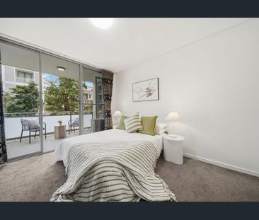 Spacious East-Facing Apartment - Photo 4