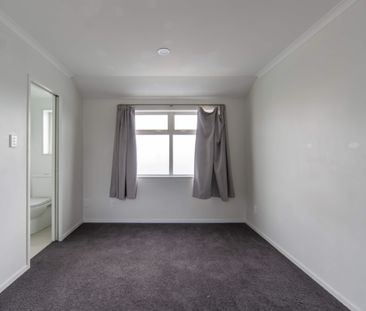 Four Bedroom Townhouse Close to University - Photo 2