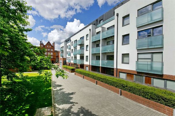 A modern one bedroom apartment set within a popular development in North Islington, close to Finsbury Park & Arsenal. - Photo 1