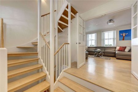 Stylish, well designed 3 bedroom mews house, with a charming terrace garden. - Photo 5