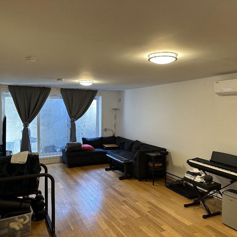 Grand 4 1/2 demi sous-sol récent à Saint-Sulpice (Villeray) - Photo 1