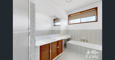 Spacious & Stylish Family Home in Prime Camberwell Location - Photo 5