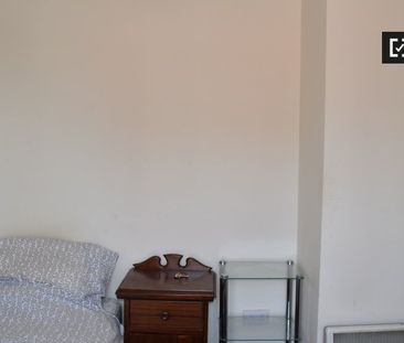 Room in 4-bedroom flatshare in Stoneybatter, Dublin - Photo 4