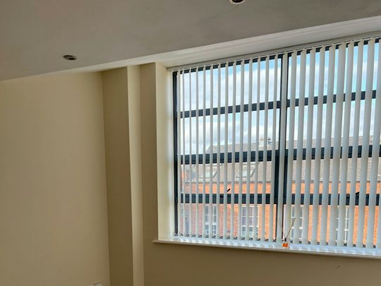 Flat to rent on - Photo 1