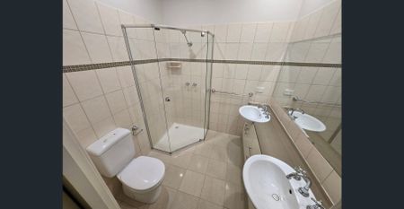 Spacious and Modern Townhouse - Photo 3