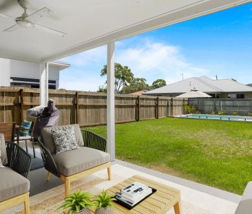 Near new 4-Bedroom Home with Pool & Luxury Features. Contact Julie ... - Photo 6