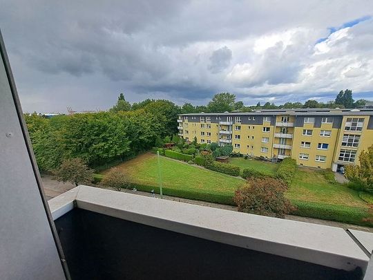 Modernisierte 3-Zimmer-Wohnung mit Balkon in Bremerhaven-Lehe - Foto 1