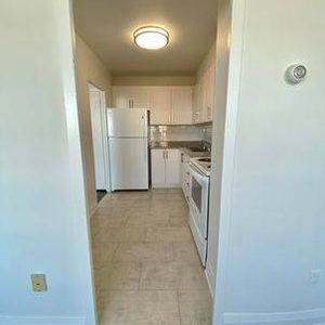 LARGE 1-Bedroom Apartment, Available NOW!!! - Photo 2