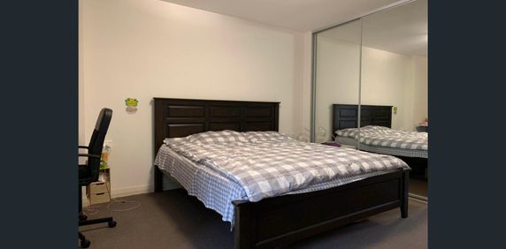 Two Bedroom Apartment – Close to everything you need! - Photo 2