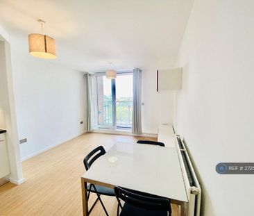 2 bedroom flat to rent - Photo 2